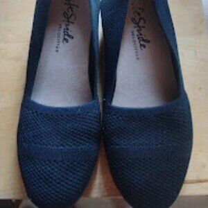 LIfe Stride Velocity 2.0 Black Mesh Flats in Size 7W